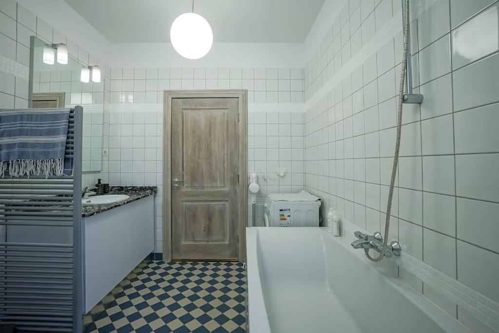 Central Apartment - Nido'S Area Bukarest Kültér fotó