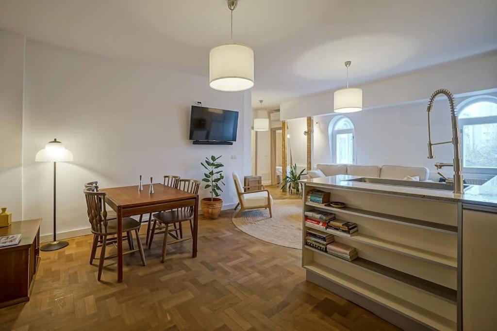 Central Apartment - Nido'S Area Bukarest Kültér fotó