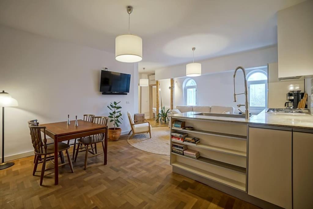 Central Apartment - Nido'S Area Bukarest Kültér fotó