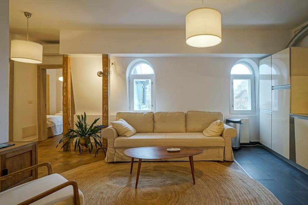 Central Apartment - Nido'S Area Bukarest Kültér fotó