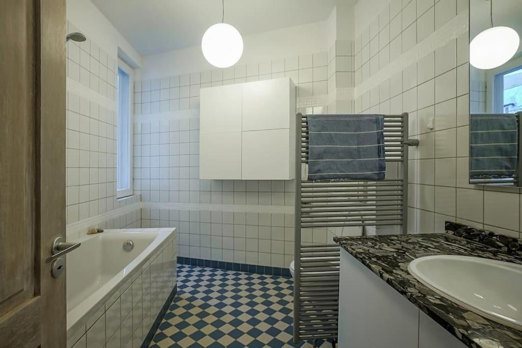 Central Apartment - Nido'S Area Bukarest Kültér fotó