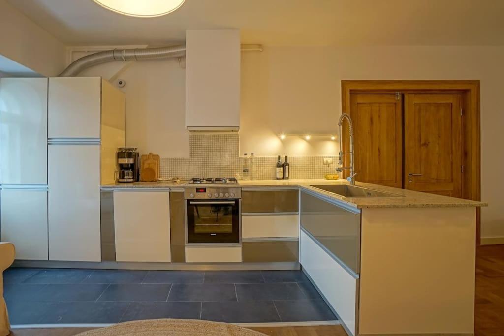 Central Apartment - Nido'S Area Bukarest Kültér fotó