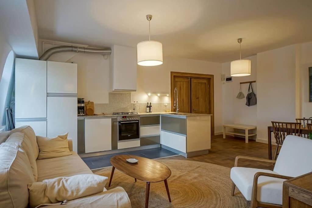 Central Apartment - Nido'S Area Bukarest Kültér fotó